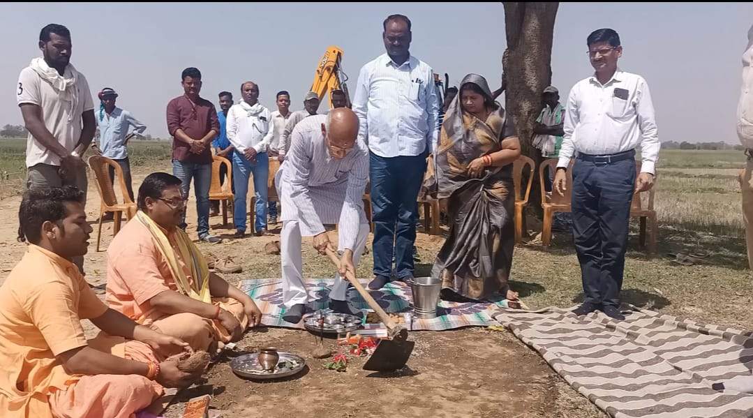 सडक़ निर्माण का भूमिपूजन