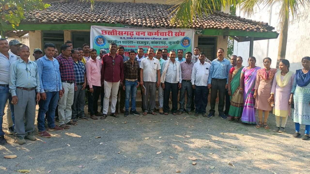 वनकर्मी अनिश्चितकालीन हड़ताल पर, काम प्रभावित