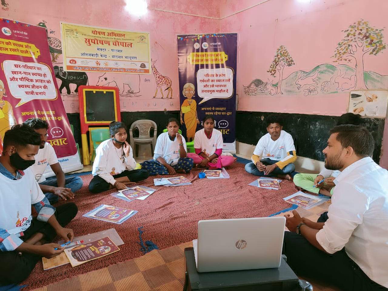 युवा स्वयंसेवकों को प्रशिक्षण