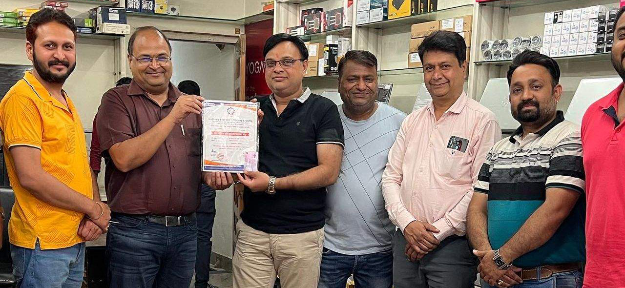 चेंबर के नए सदस्यों को आजीवन सदस्यता सर्टिफिकेट वितरित