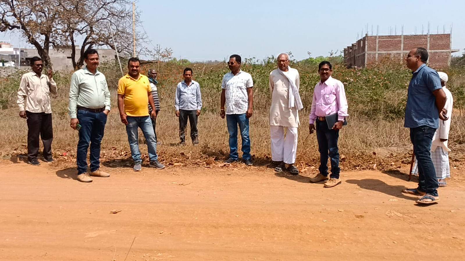 अधूरे सडक़ को पूरा करने अफसरों ने की पहल, भू-स्वामियों ने जताई सहमति