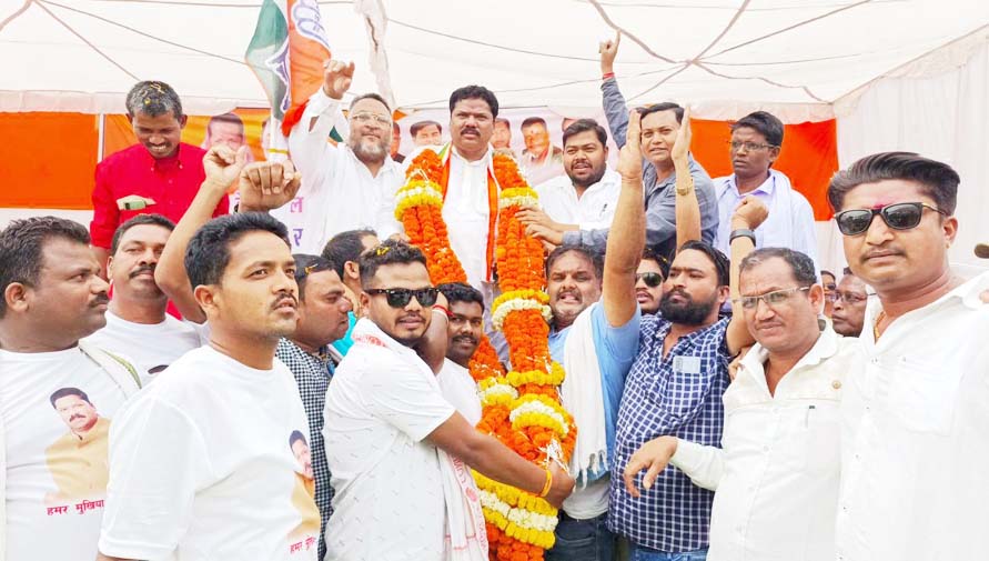 उत्कृष्ट विधायक संतराम का जोशीला स्वागत उत्कृष्ट विधायक संतराम का जोशीला स्वागत