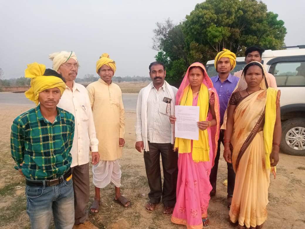 राज्यपाल से मिले परसा कोल ब्लॉक के प्रभावित गांवों के ग्रामीण