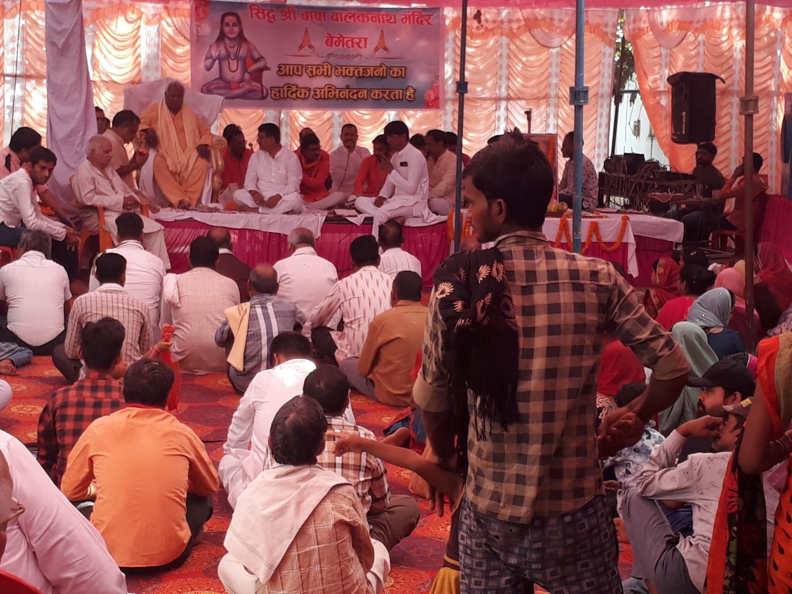 कीर्तन में झूमते रहे श्रद्धालु, भंडारे में लिया प्रसाद कीर्तन में झूमते रहे श्रद्धालु, भंडारे में लिया प्रसाद