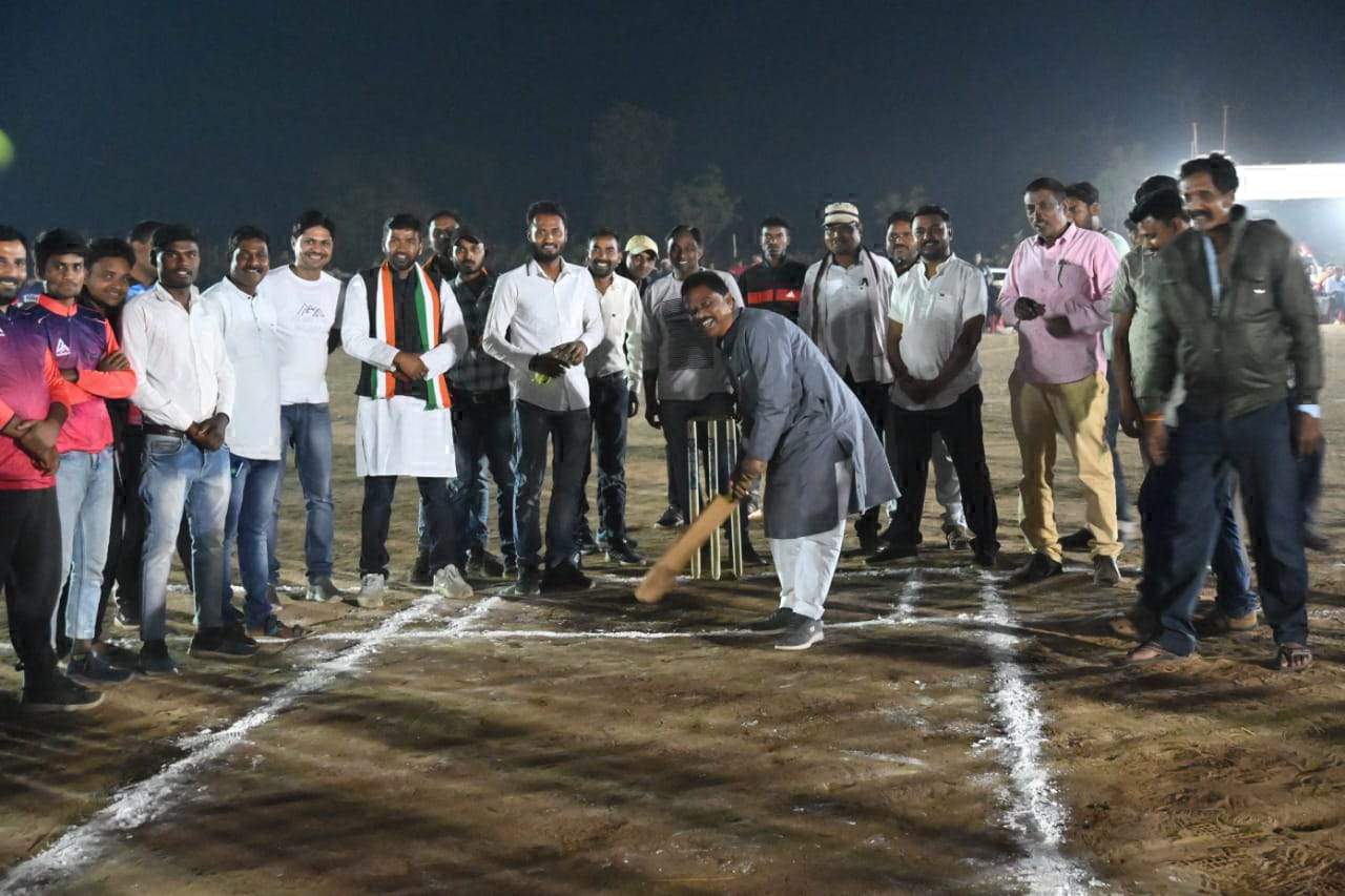 ब्लॉक स्तरीय रात्रिकालीन क्रिकेट, चपदा ने मारी बाजी