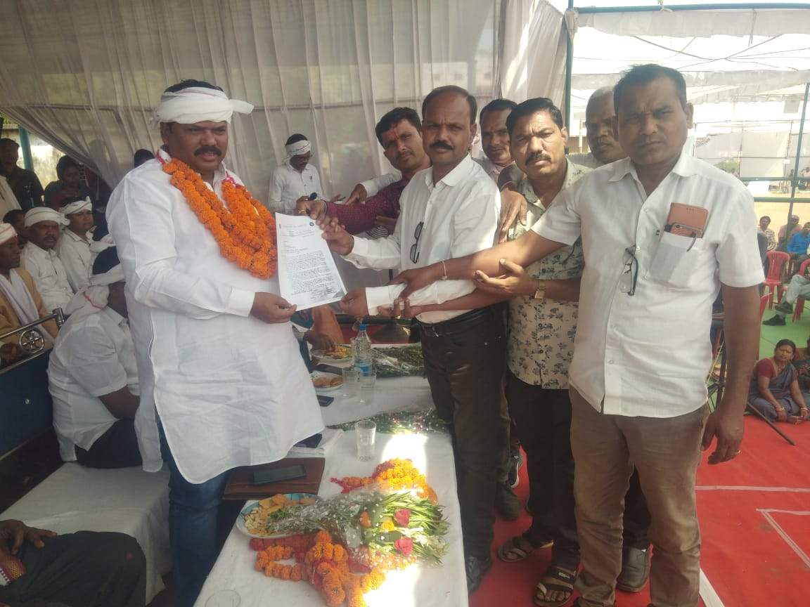 मांग को लेकर सचिव संघ ने विधायक नेताम को सौंपा ज्ञापन मांग को लेकर सचिव संघ ने विधायक नेताम को सौंपा ज्ञापन