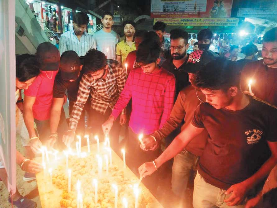 ससंदीय सचिव अंबिका सहित युवाओं ने दी रेप पीडि़ता को श्रद्धांजलि ससंदीय सचिव अंबिका सहित युवाओं ने दी रेप पीडि़ता को श्रद्धांजलि