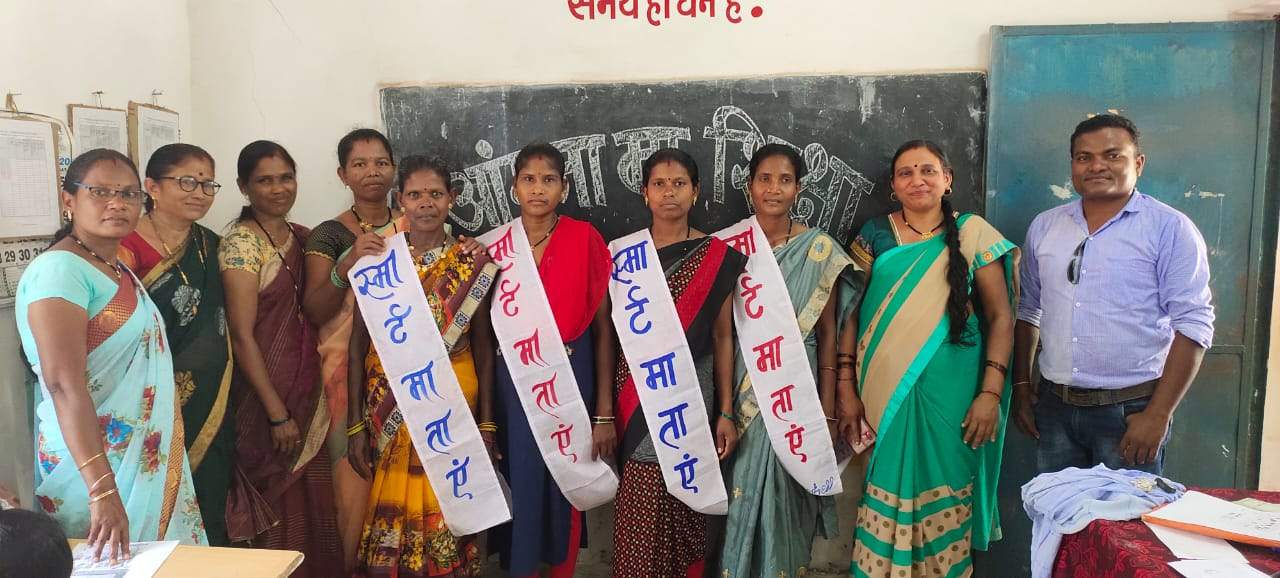 स्मार्ट माताओं का चयन कर किया गया सम्मानित