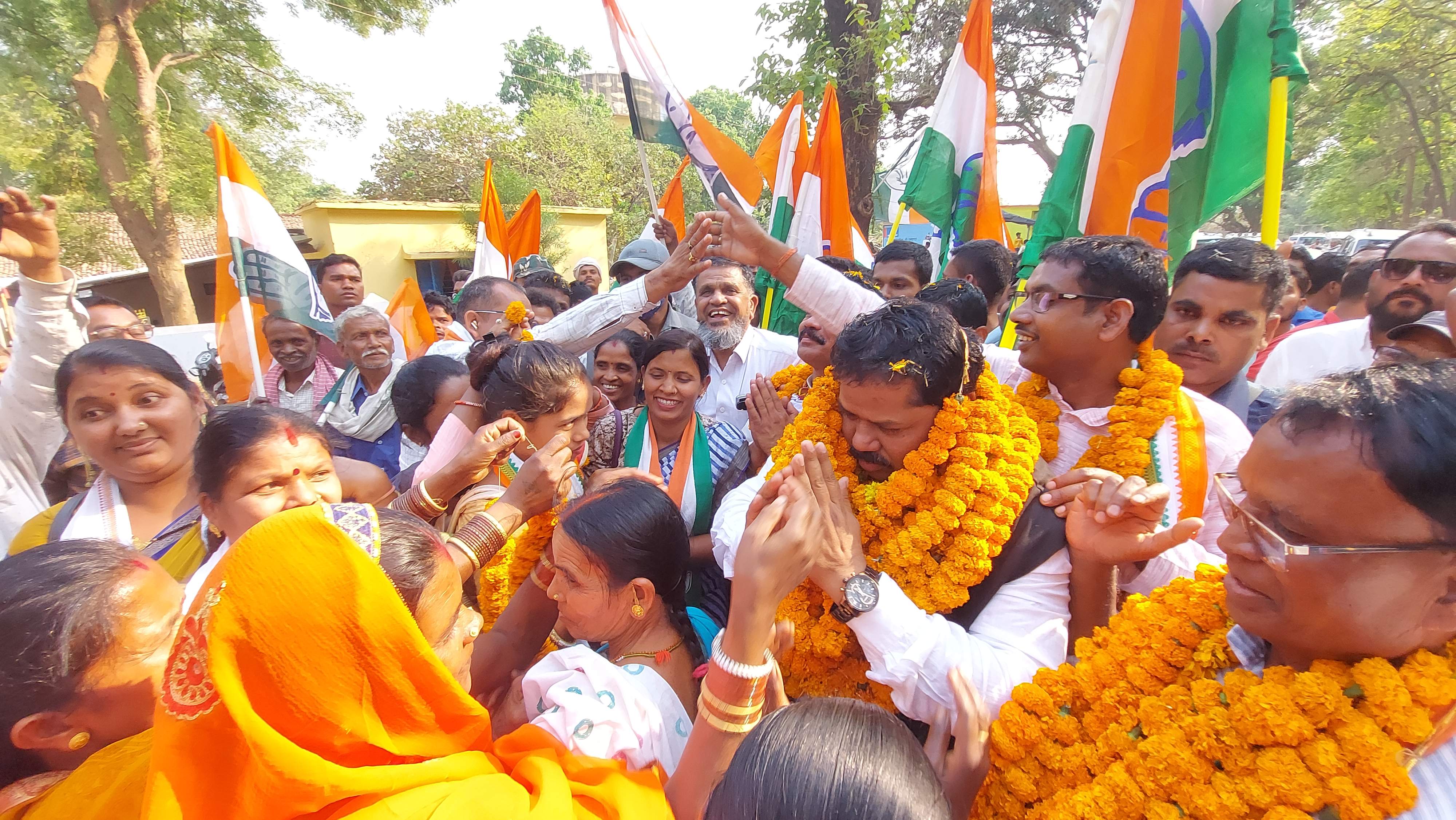 उत्कृष्ट विधायक का सम्मान मिलने पर विश्रामपुरी में नेताम का भव्य स्वागत उत्कृष्ट विधायक का सम्मान मिलने पर विश्रामपुरी में नेताम का भव्य स्वागत