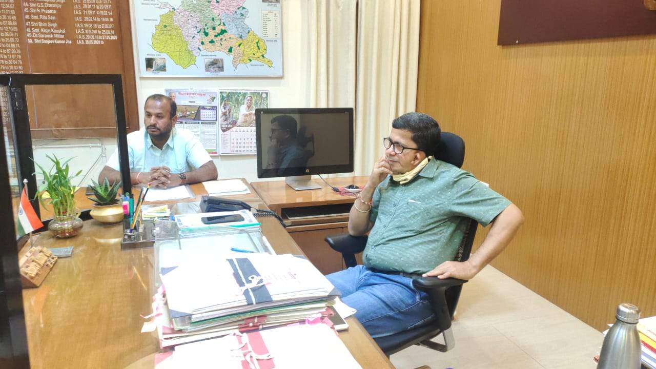 सरगुजा कलेक्टर के सख्त तेवर, कहा- गर्मी में पानी की किल्लत न हो