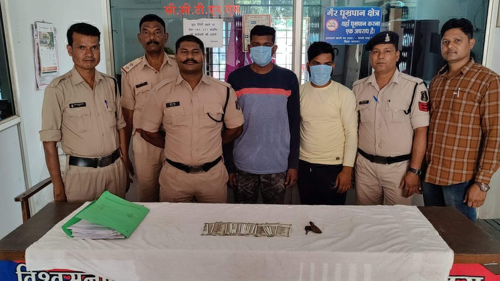 एसआई की वर्दी पहन नौकरी लगाने का झांसा, गिरफ्तार