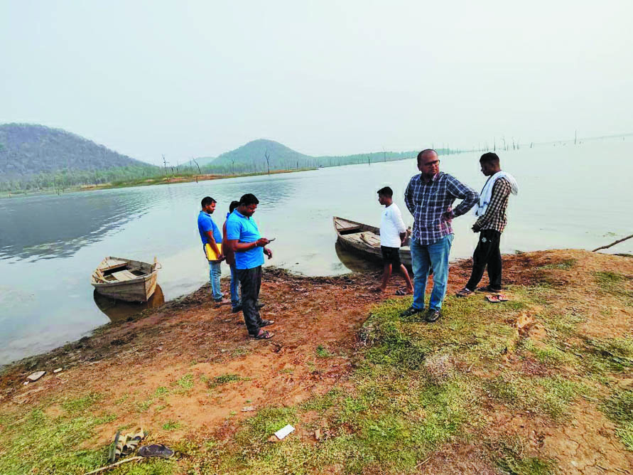 नाव पलटने से 2 लड़कियां डूबी, बोटिंग के दौरान हुआ हादसा