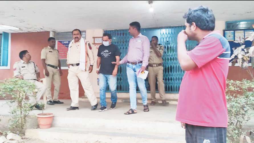 फरार डॉक्टर खुर्शीद खान गिरफ्तार, हुआ जेल दाखिल फरार डॉक्टर खुर्शीद खान गिरफ्तार, हुआ जेल दाखिल