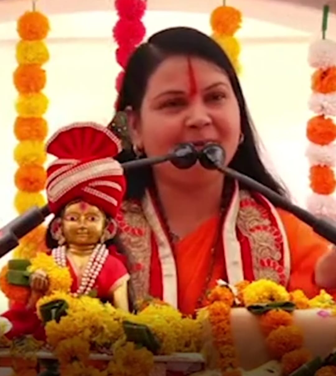 व्यासपीठ पर बैठने का हक उन सभी को, जो वेद पुराणों के जानकार हैं, चाहे महिला हो या शूद्र-यामिनी व्यासपीठ पर बैठने का हक उन सभी को, जो वेद पुराणों के जानकार हैं, चाहे महिला हो या शूद्र-यामिनी