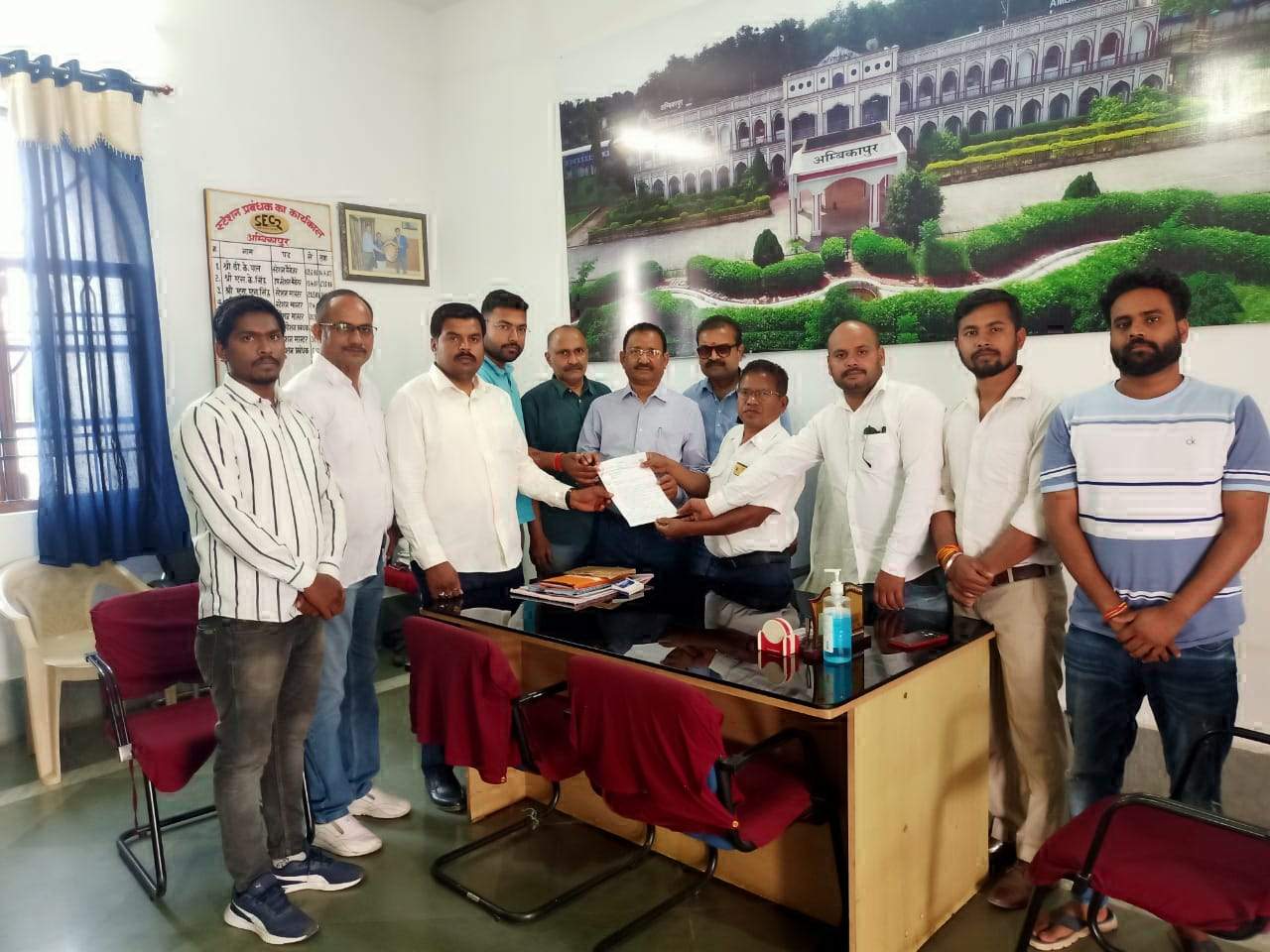 भाजपा ने महाप्रबंधक दक्षिण पूर्व मध्य रेल्वे को सौंपा ज्ञापन