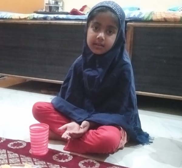 मासूम अदीबा ने रखा पहला रोजा मासूम अदीबा ने रखा पहला रोजा