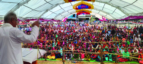 जिला निर्माण को सौदेबाजी बताने पर सीएम का पलटवार, कहा- अटल ने भी राज्य निर्माण के लिए मांगे थे वोट