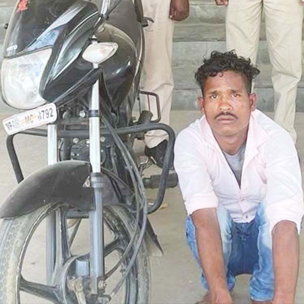 चोरी की बाइक बरामद, आरोपी गिरफ्तार चोरी की बाइक बरामद, आरोपी गिरफ्तार