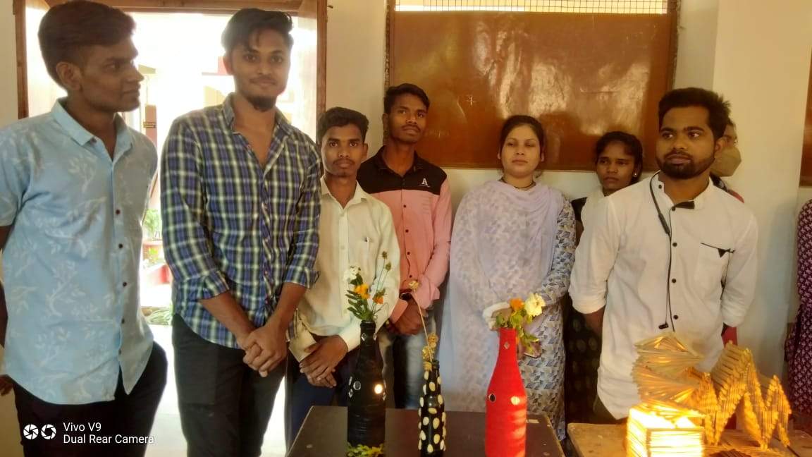 कबाड़ से जुगाड़ : विद्यार्थियों ने बनाए कई उपयोगी सामान कबाड़ से जुगाड़ : विद्यार्थियों ने बनाए कई उपयोगी सामान