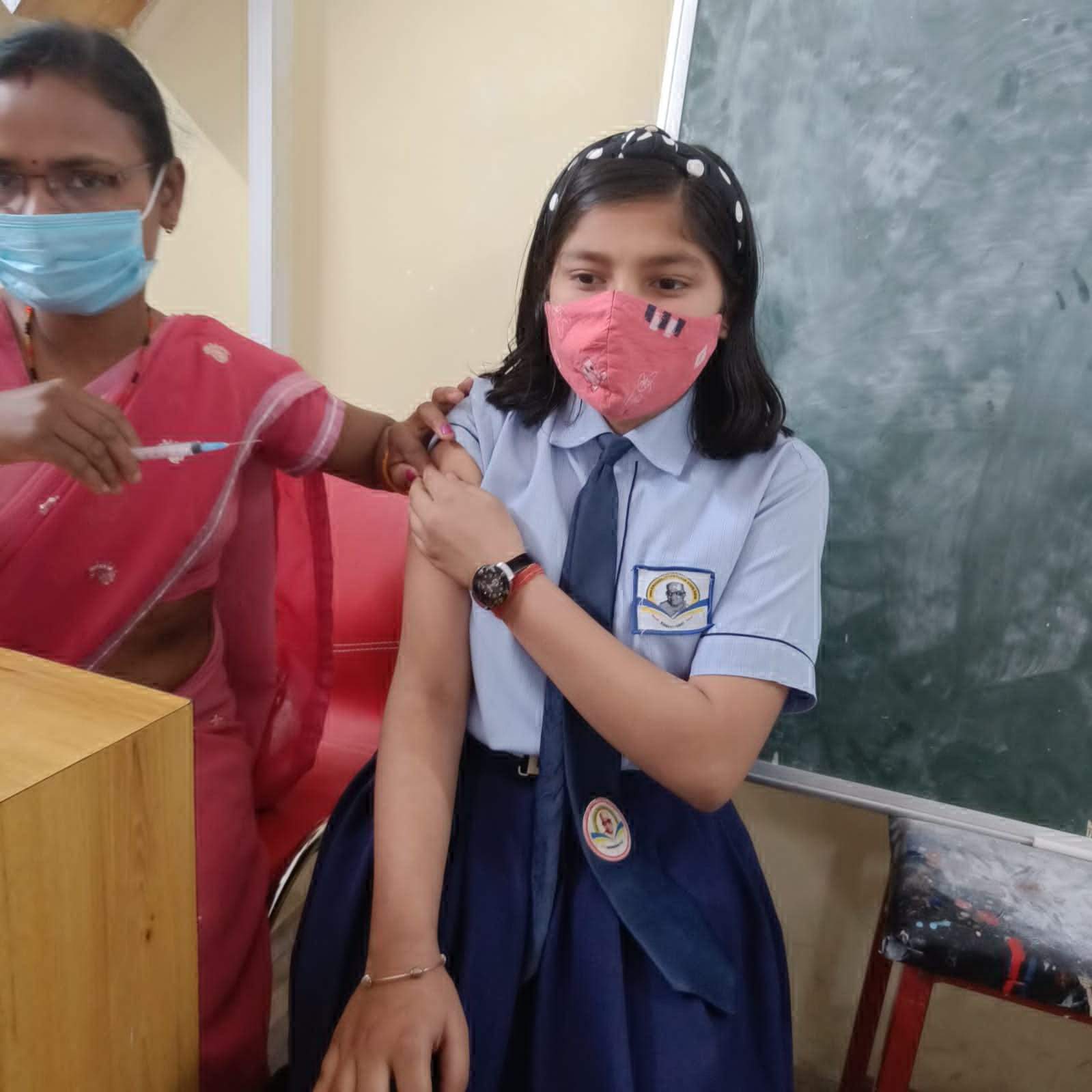 स्वामी आत्मानंद स्कूल में 12 से 14 वर्ष के बच्चों को कोरोना टीका स्वामी आत्मानंद स्कूल में 12 से 14 वर्ष के बच्चों को कोरोना टीका