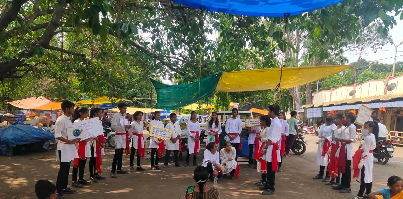 नुक्कड़ नाटकों से स्कूली बच्चों ने दिया स्वच्छता का संदेश