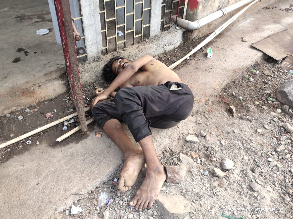 बस स्टैंड में मिली कबाड़ी की लाश, जांच शुरू