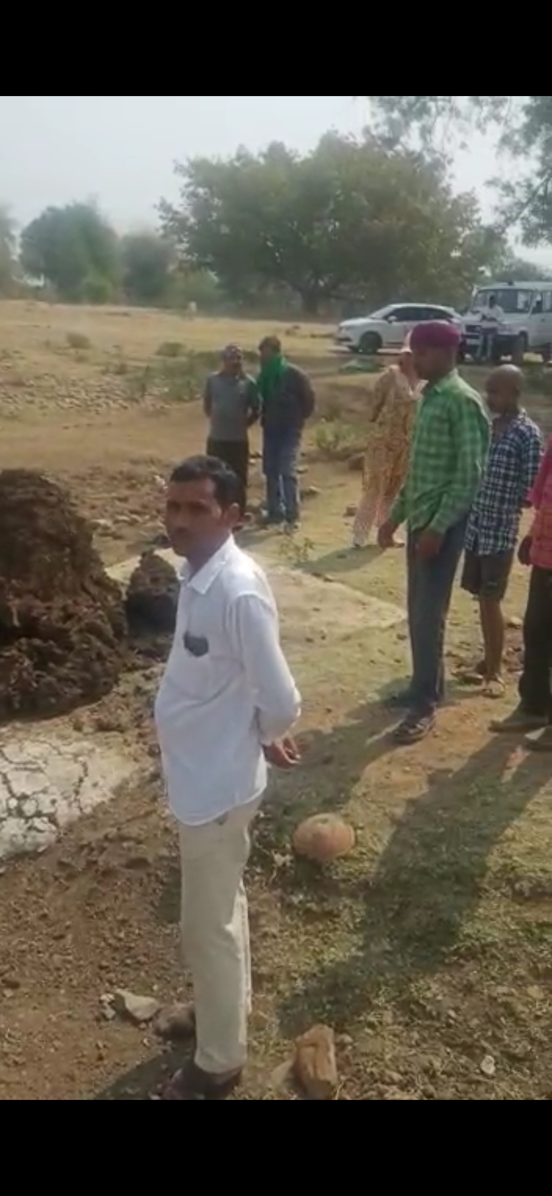 पोस्टमार्टम नहीं कराया, 4 दिनों बाद कब्र से निकाला शव पोस्टमार्टम नहीं कराया, 4 दिनों बाद कब्र से निकाला शव