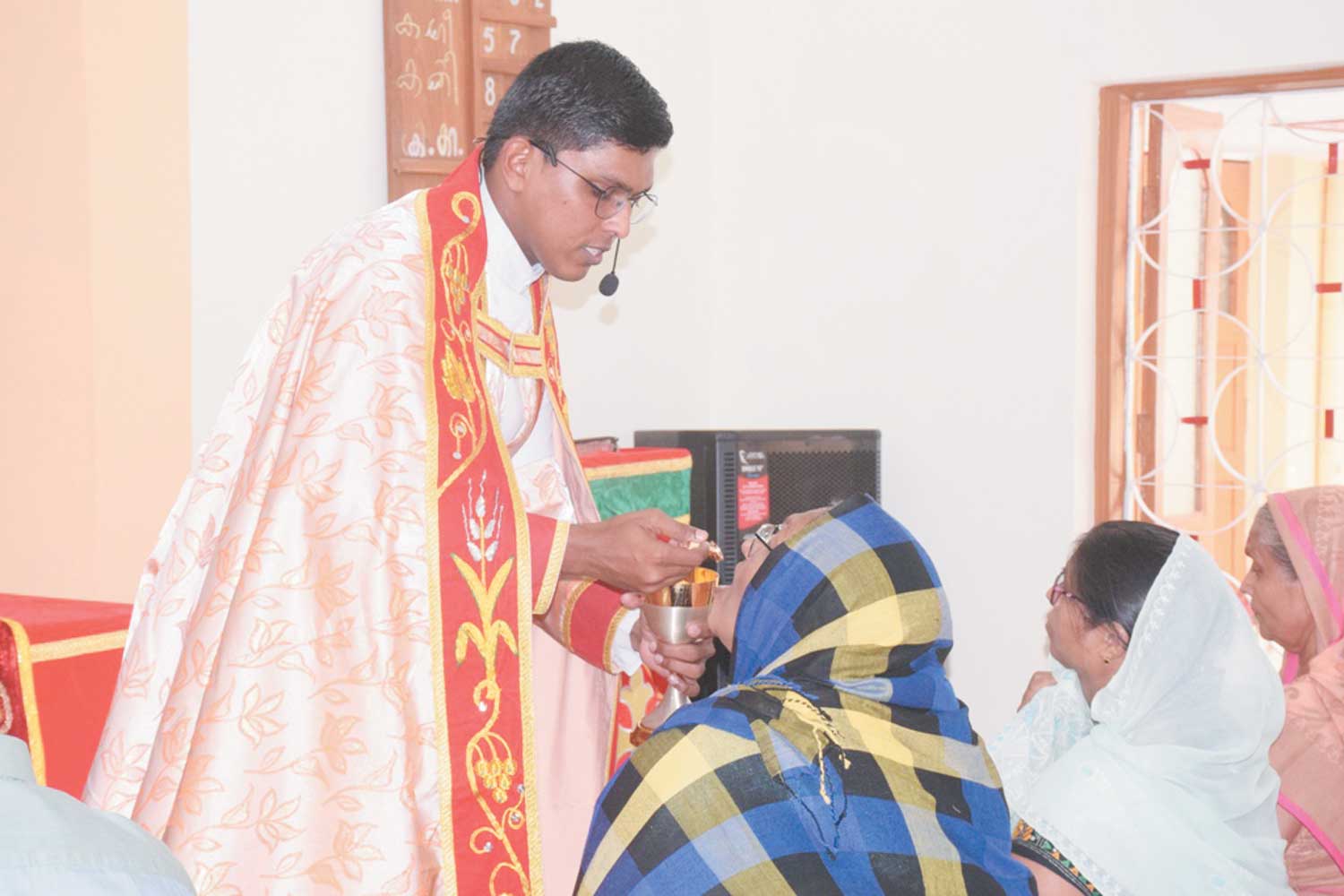 पाम संडे में गिरिजाघरों में विशेष आराधना पाम संडे में गिरिजाघरों में विशेष आराधना
