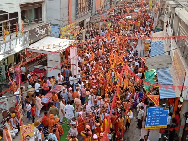 राम जन्मोत्सव मनाने सडक़ों पर उमड़े हजारों राम जन्मोत्सव मनाने सडक़ों पर उमड़े हजारों