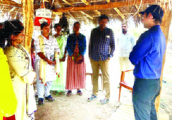 अफसरों ने गौठानों का किया दौरा समूहों से चर्चा कर समस्याएं जानी