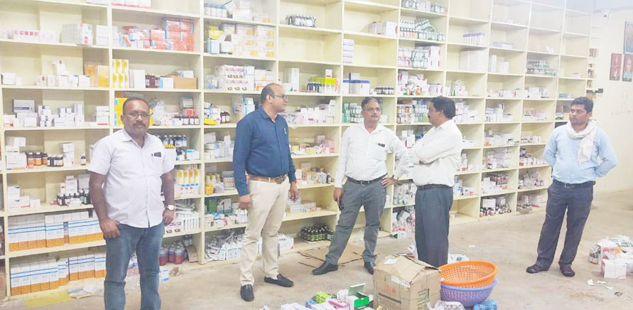 दवा दुकानों का जायजा