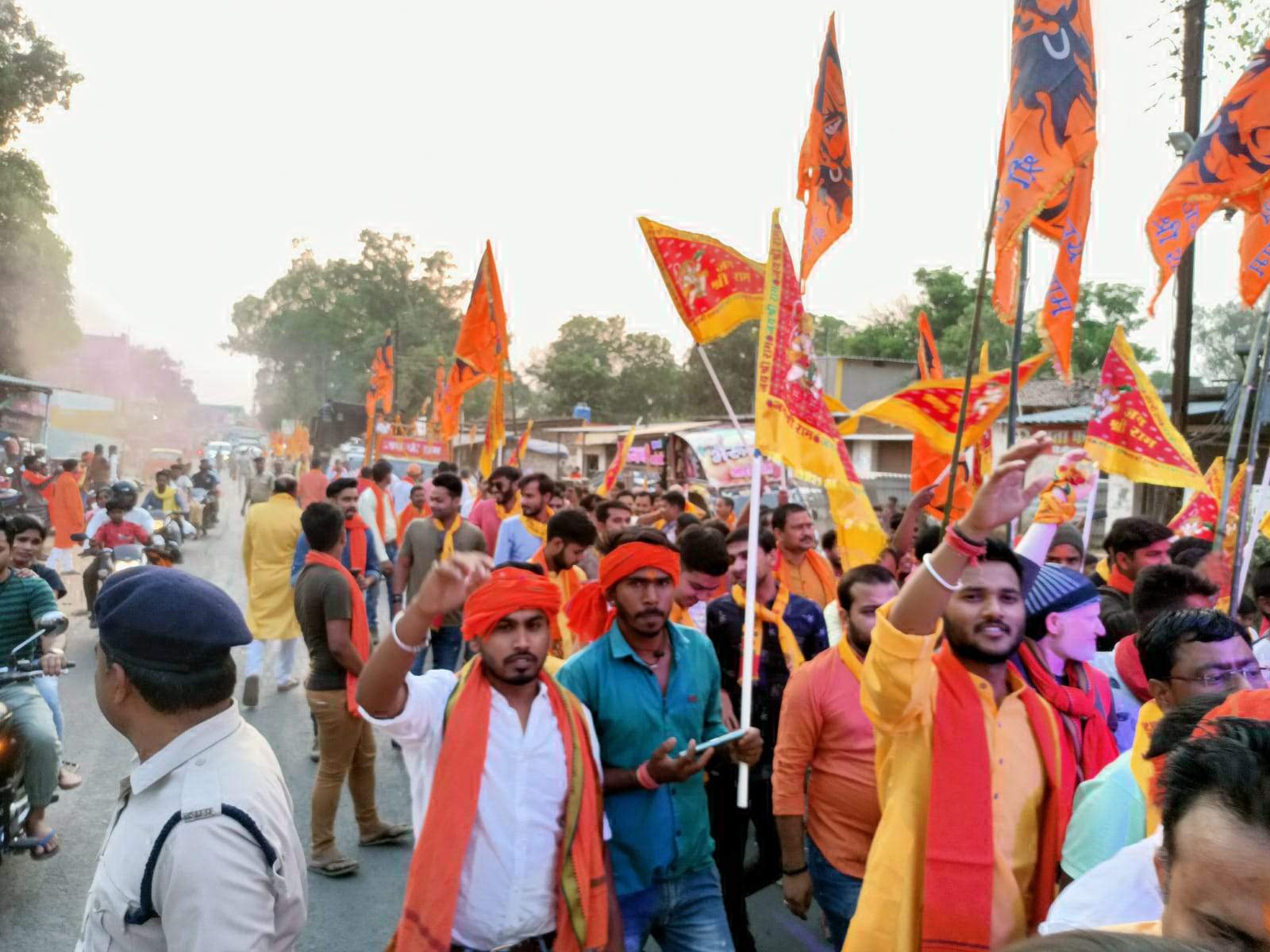 राम जानकी की शोभायात्रा निकाली राम जानकी की शोभायात्रा निकाली
