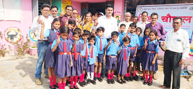 नंगे पांव स्कूल जाने वाले पिछड़ी जनजाति भुंजिया समुदाय के बच्चे अब पहनेंगे जूते एवं चप्पल