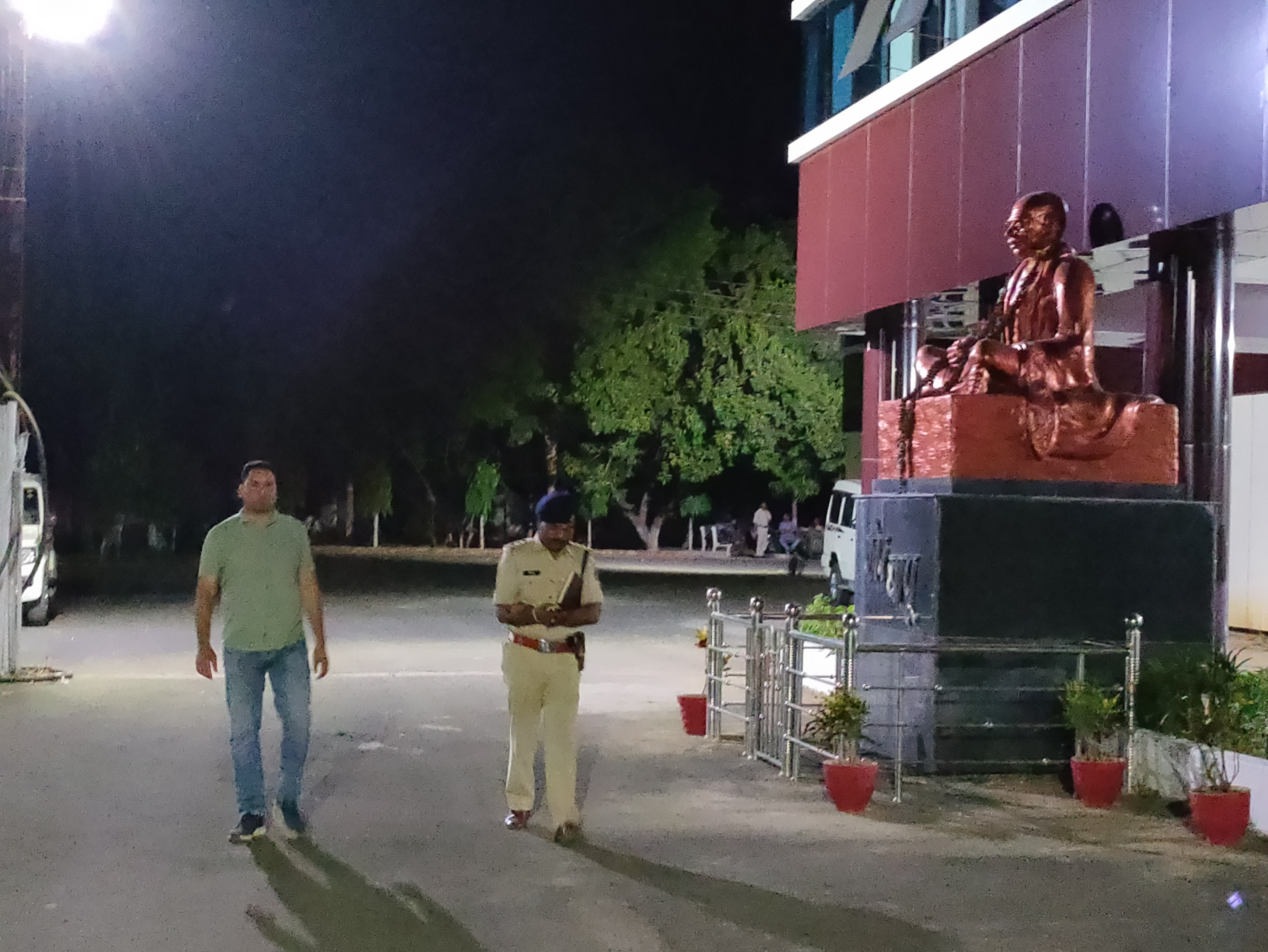 बिना चेक जारी किए निकल गए 90 लाख