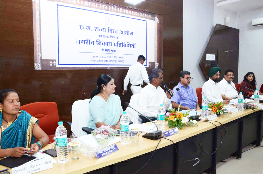 पंचायत एवं नगरीय निकायों का वित्तीय प्रबंधन बेहतर करने मिंज ले रहे सुझाव