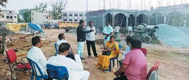 निर्माणाधीन श्रृंगि ऋषि उत्कृष्ट विद्यालय का विधायक-कलेक्टर ने किया निरीक्षण