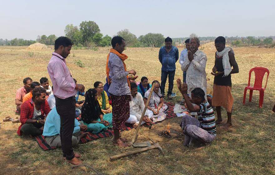 जिपं सदस्य ने खेल मैदान समतली करण का किया भूमिपूजन