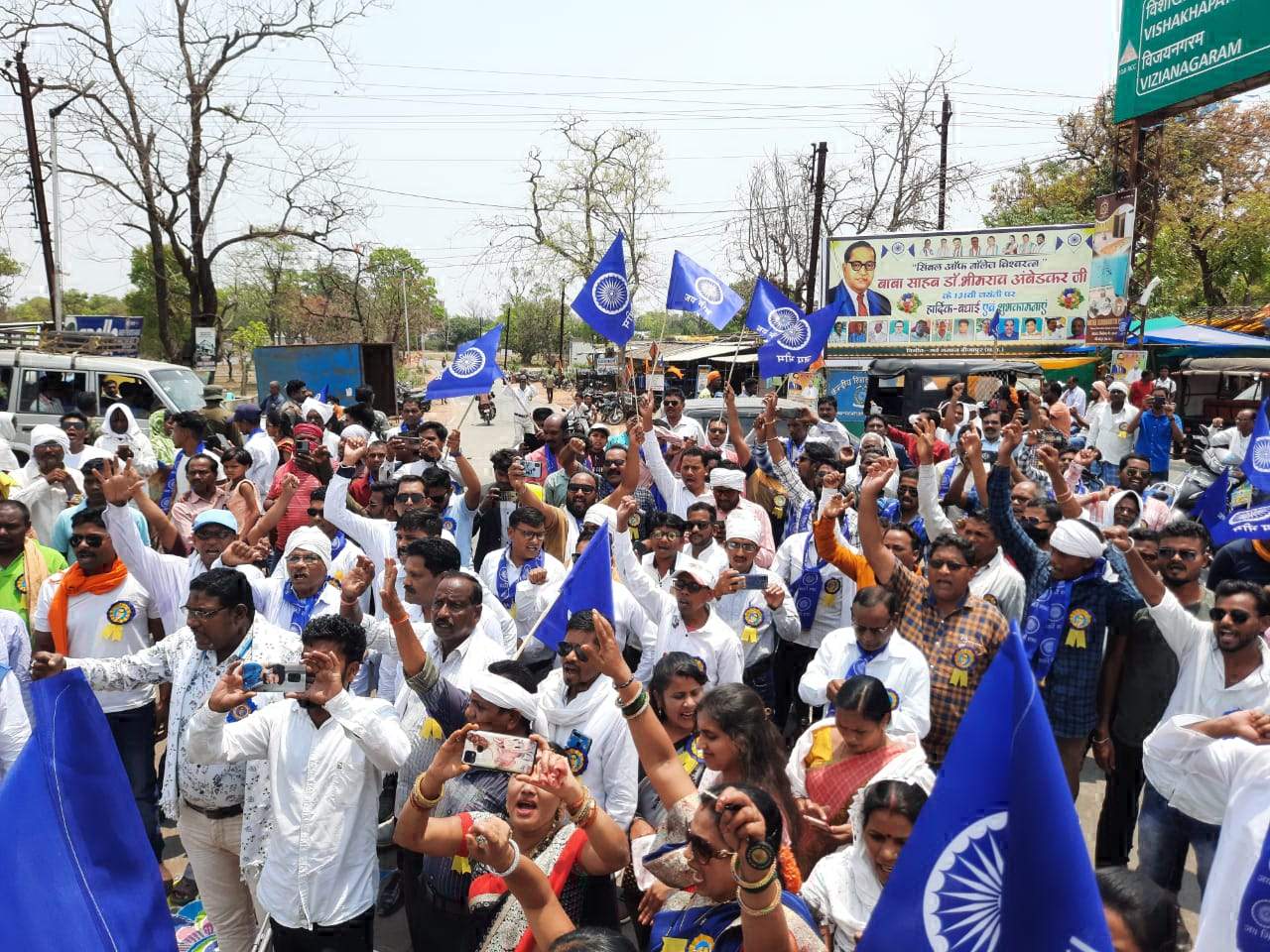 अंबेडकर को किया याद, बाइक रैली, मुस्लिम समाज ने पिलाई शरबत