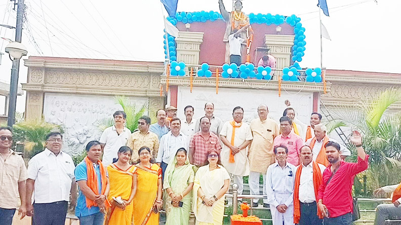 अंबेडकर जयंती मनाई, लोगों ने एकता का दिया परिचय अंबेडकर जयंती मनाई, लोगों ने एकता का दिया परिचय