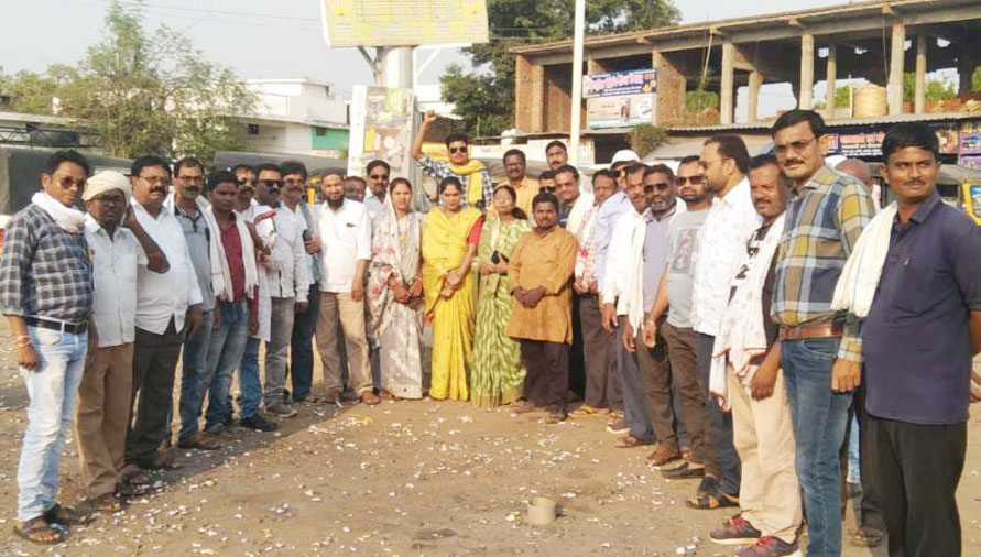 खैरागढ़ में जीत पर कांग्रेस कार्यकर्ताओं ने मनाया जश्न