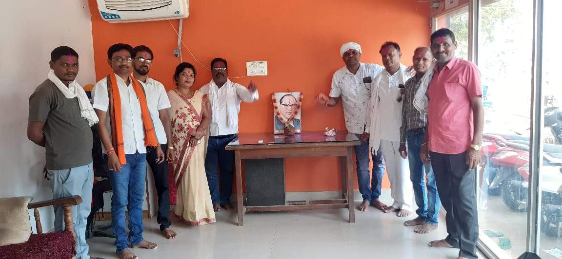 भाजपाईयों ने अंबेडकर जयंती मनाई