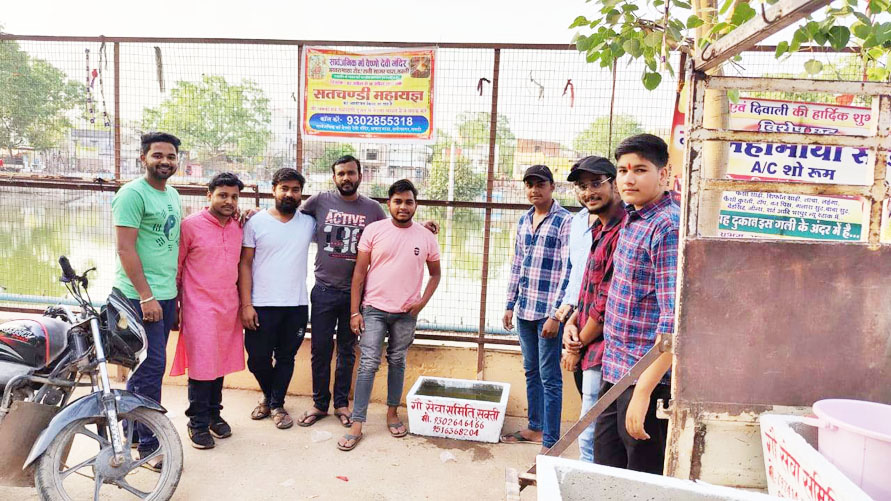 गौ सेवा समिति ने की गायों के लिए पानी की व्यवस्था