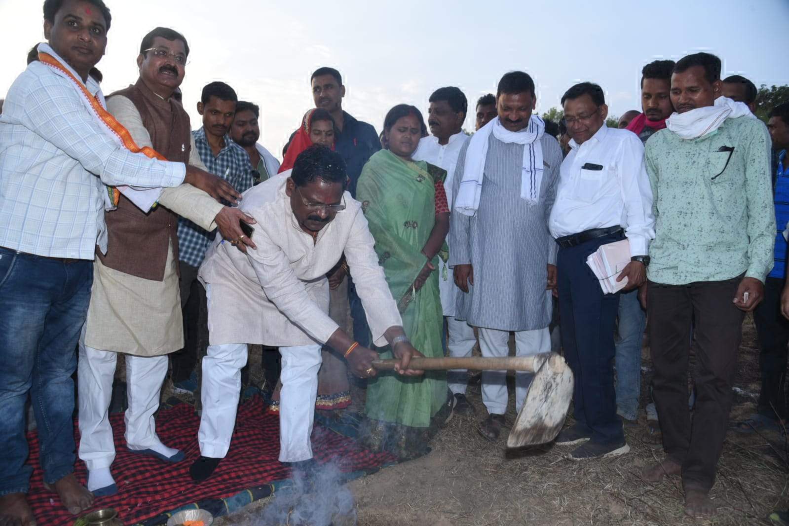 भगत ने किया अतिरिक्त कक्ष निर्माण व जल जीवन मिशन का भूमिपूजन