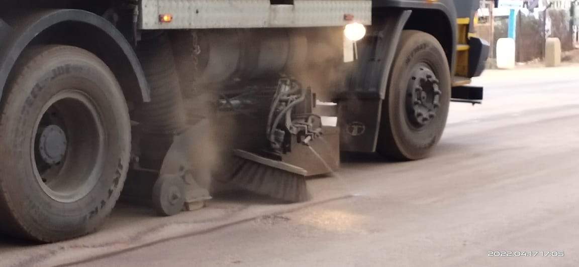 धूल से निजात दिलाने किरन्दुल में आई रोड स्वीपिंग मशीन