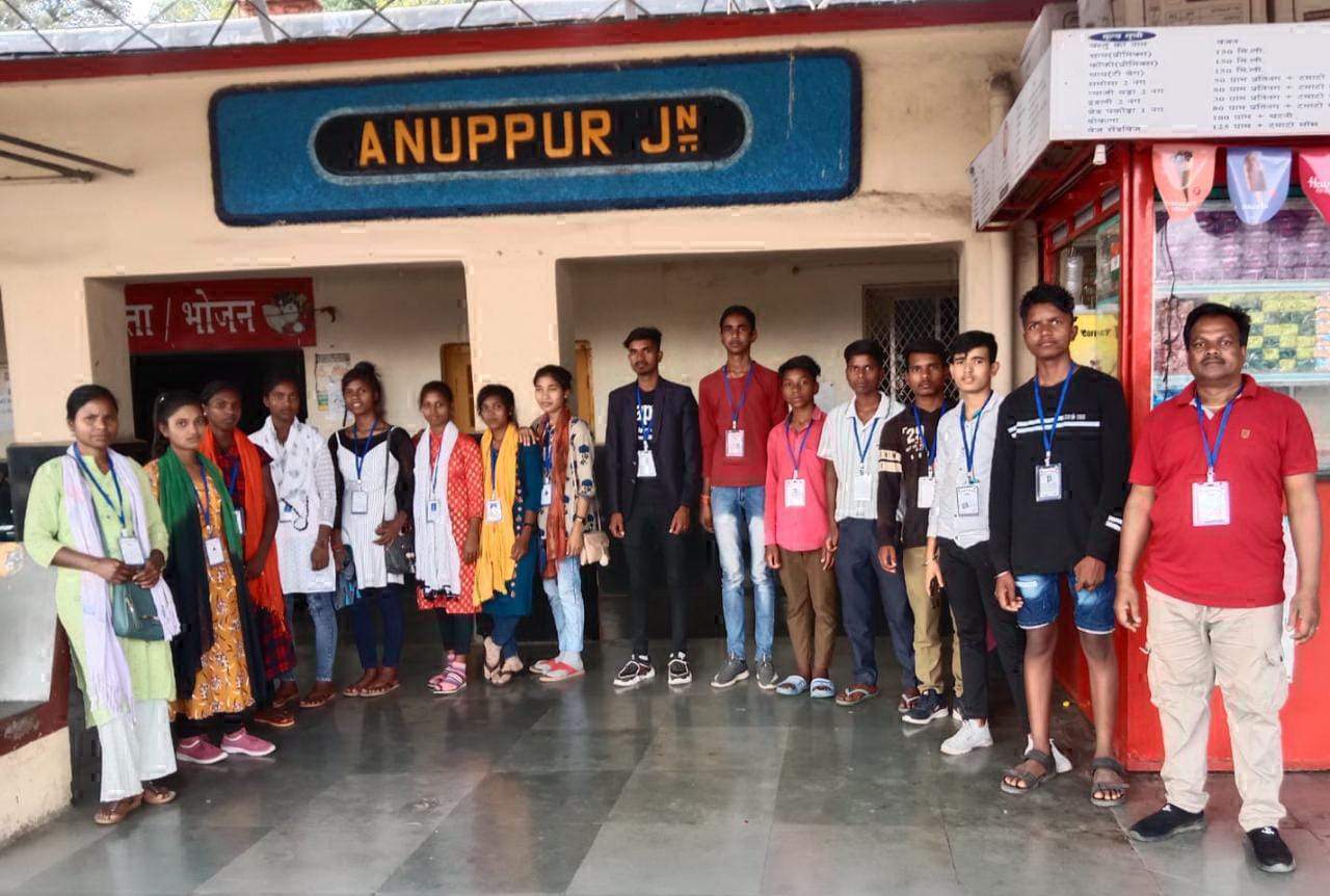 सरगुजा की स्काउट-गाइड दल पर्वतारोहण शिविर के लिए हिमाचल प्रदेश रवाना