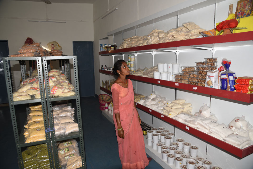 सी मार्ट में महिलाओं ने एक माह में किया डेढ़ लाख से अधिक का कारोबार