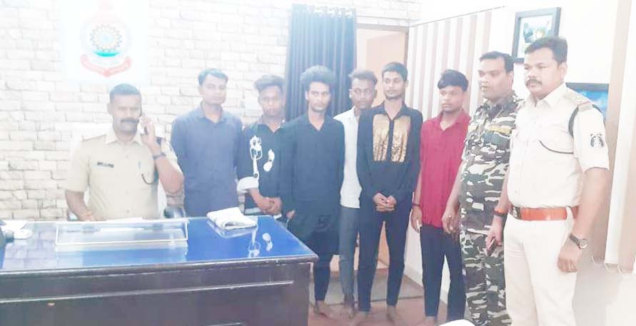 होली की दिन हुआ था बलवा, 6 गिरफ्तार होली की दिन हुआ था बलवा, 6 गिरफ्तार