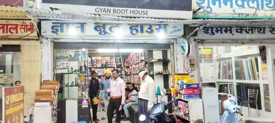 निगम टीम की कार्रवाई, 30 प्रकरण व 13850 का जुर्माना निगम टीम की कार्रवाई, 30 प्रकरण व 13850 का जुर्माना