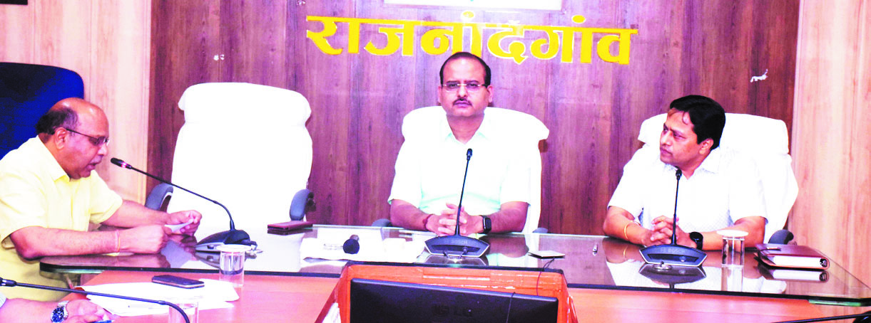समूह की महिलाओं द्वारा बनाए गए सामग्री करें क्रय - कलेक्टर