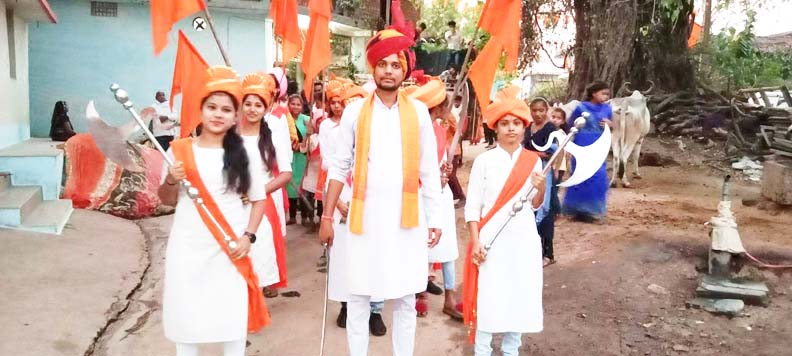 राम भक्तों ने निकाली भव्य शोभायात्रा राम भक्तों ने निकाली भव्य शोभायात्रा